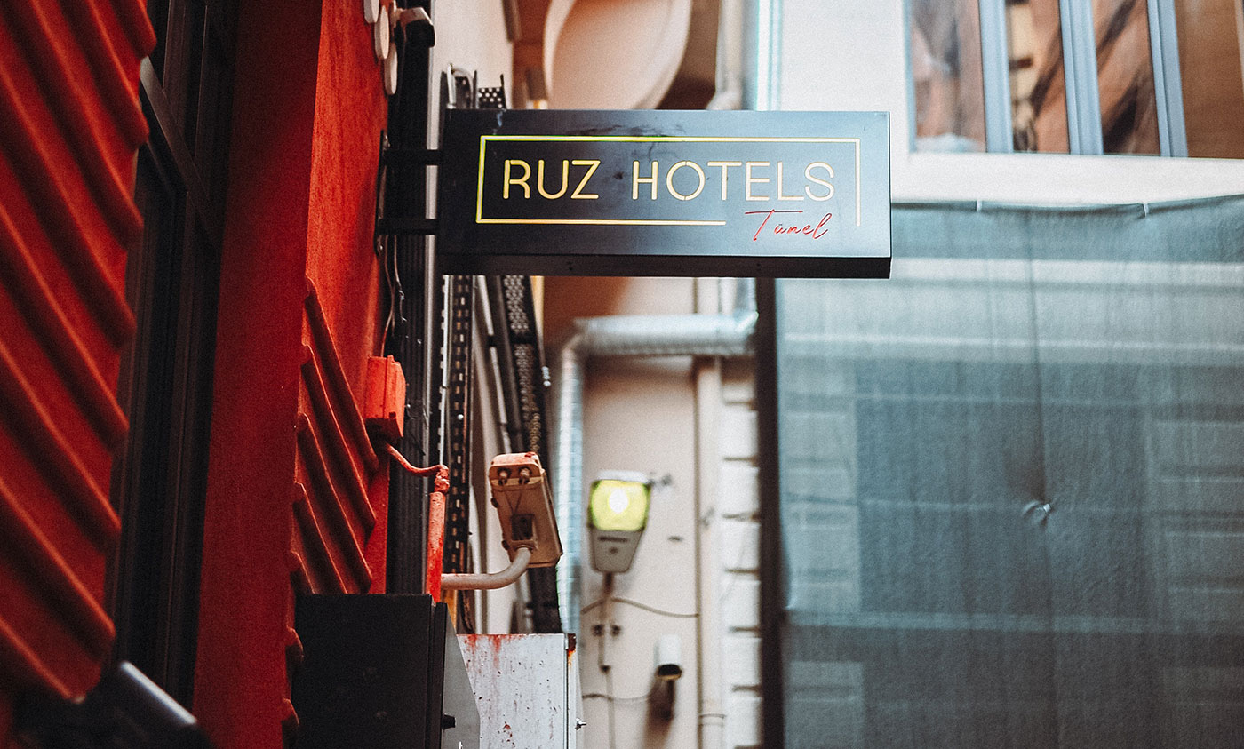 自动售货机-综合零食售货机工程案例：电影小镇景区景区引导售卖一体机